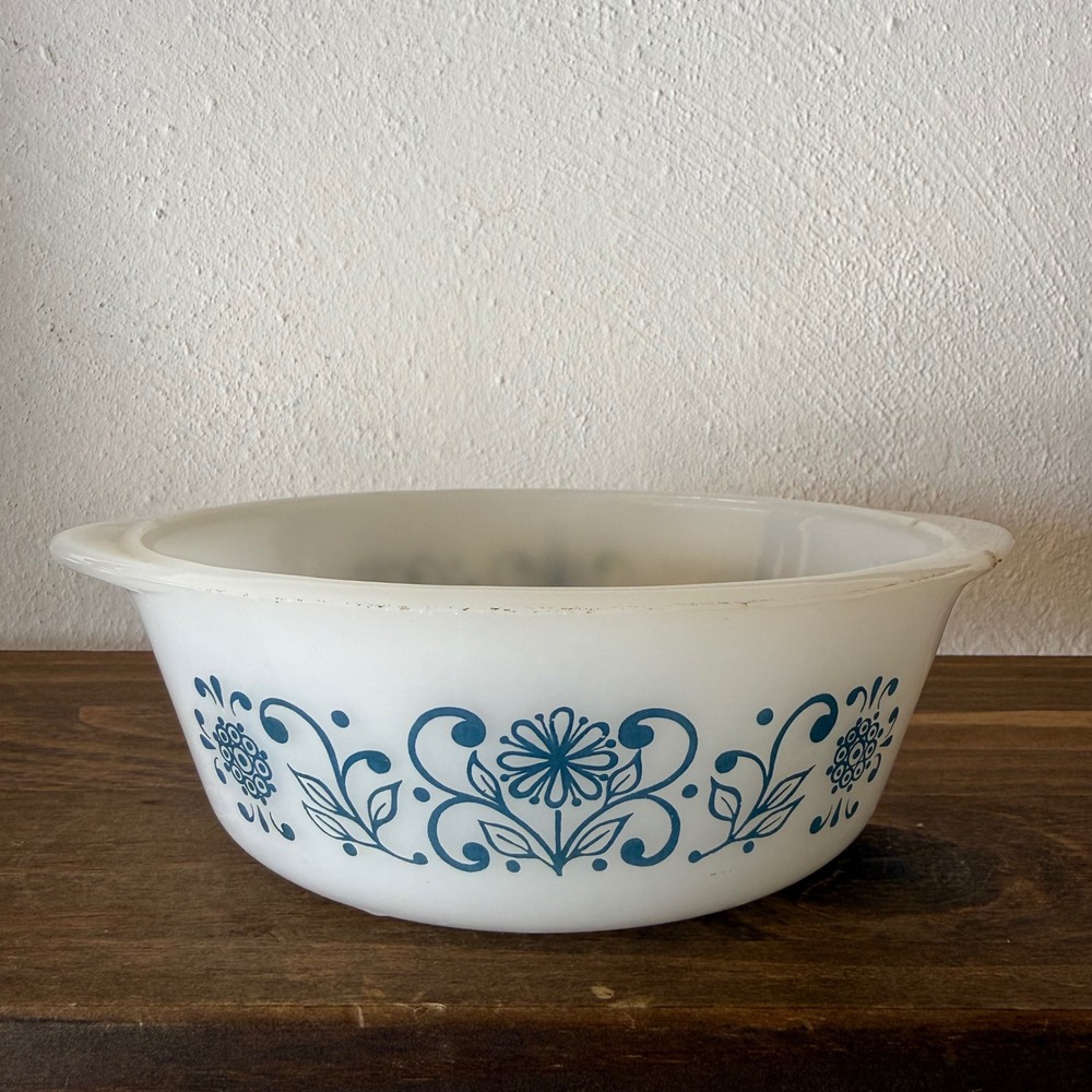 Vtg Glasbake Blue Onion Milk Glass Casserole Dish J510 1QT Round White Blue USA